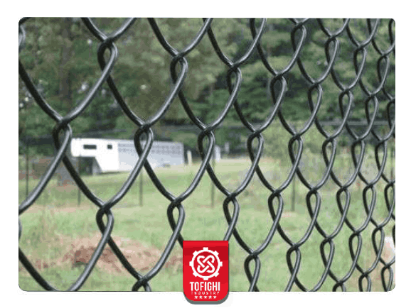 از توری حصاری می‌توان جهت تفکیک فضاها و ساخت قفس حیوانات استفاده کرد.